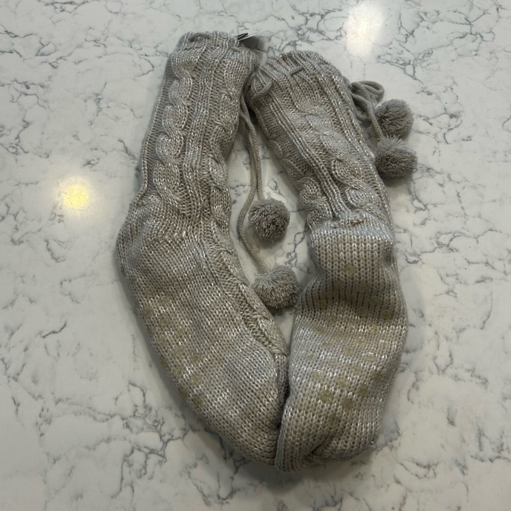 NWT True North Gear Gray‎ Grippy Sweater Socks One Size Fits Most Adults